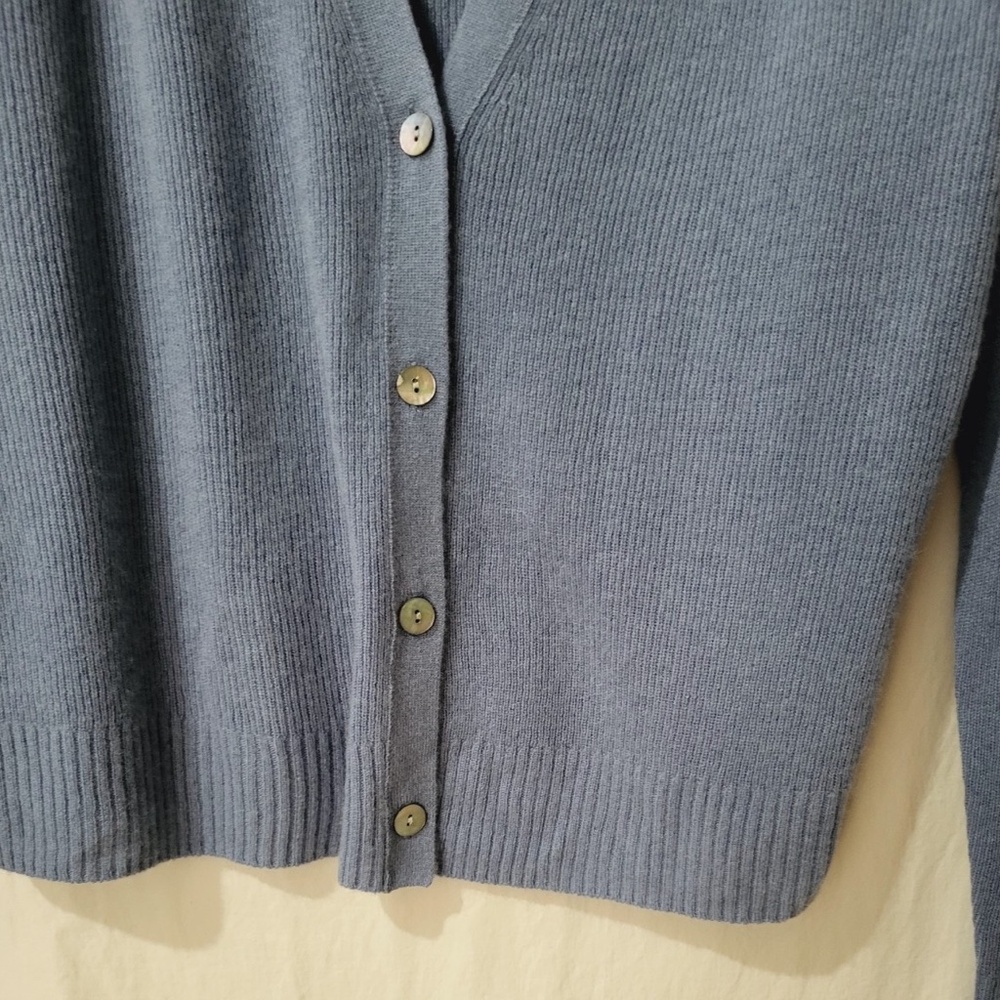 Unworn Vince Cashmere Fine Ribbed V-Neck Cardigan in Blue - Picture 5 of 8
